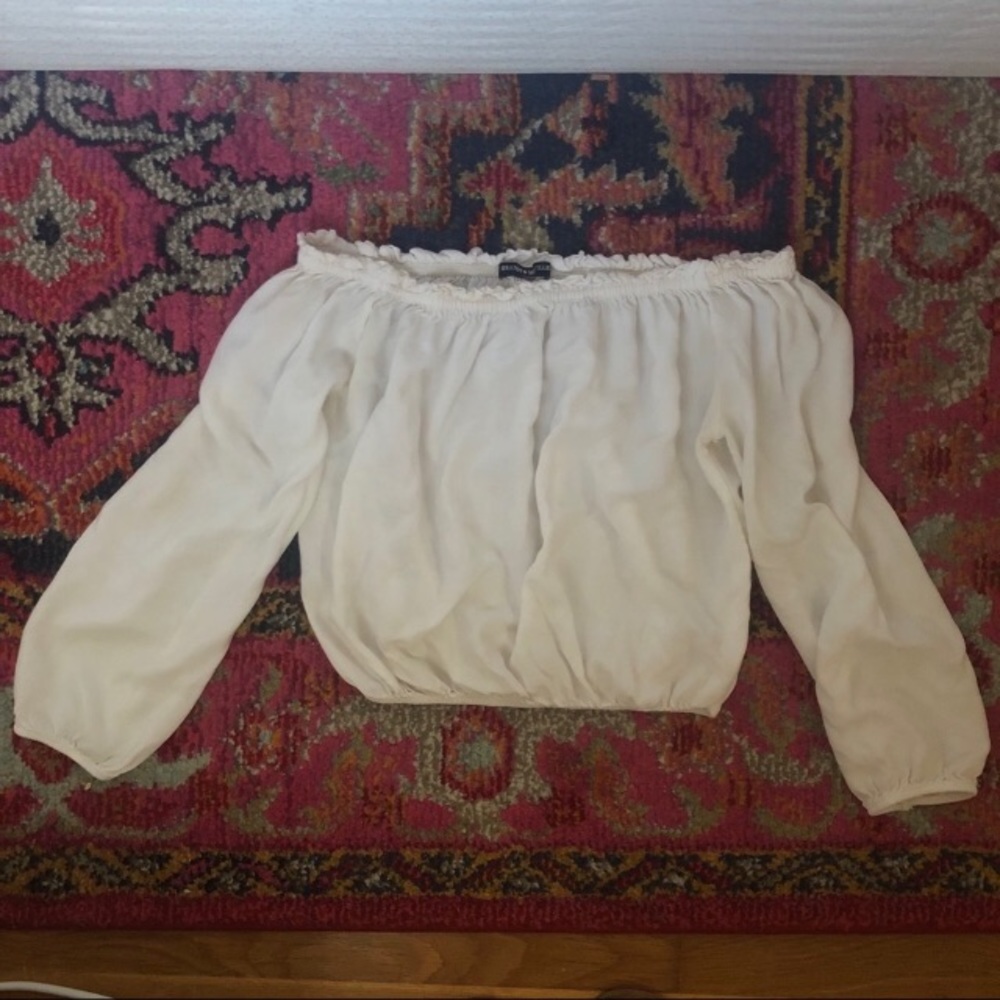 Brandy Melville White Off the Shoulder Crop Top - Picture 6 of 6